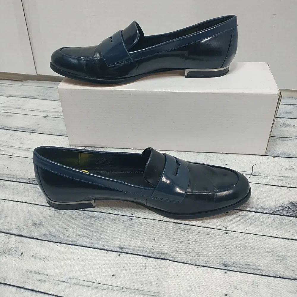 CALVIN KLEIN CELIA Woman's SZ 5  BLACK / BLUE FLAT LOAFER SHOE